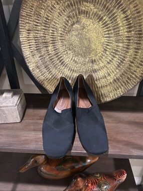Donald J. Pliner Black Slip-On Ballet Flats 8 M